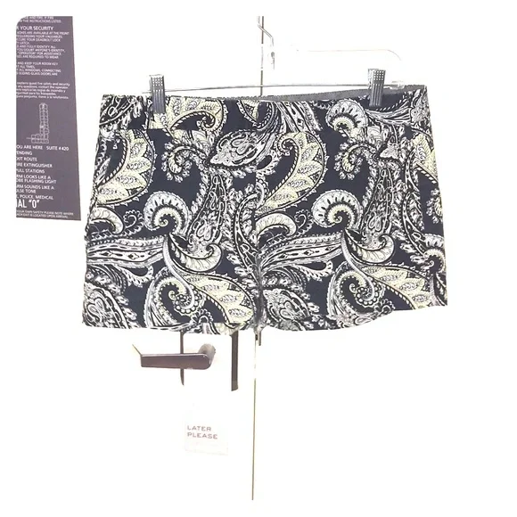 - Banana Republic paisley shorts in blue size 12 - Picture 2 of 9